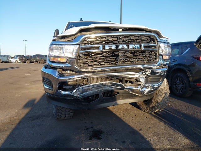 3C6UR5HL8RG370745 RAM 2500 Tradesman 4x4 8&#039; Box