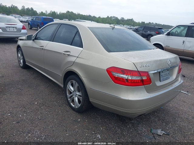 2010 MERCEDES-BENZ E 350 WDDHF5GB5AA103616 Photo 2