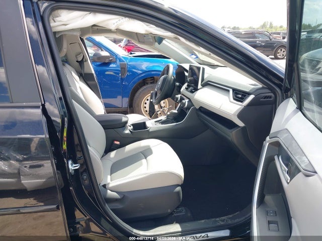 44813714 :رقم المزاد ، 2T3C1RFV2SC360615 vin ، 2025 Toyota Rav4 Xle Premium مزاد بيع