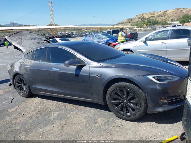 2018 Tesla Model S მანქანა იყიდება აუქციონზე, vin: 5YJSA1E2XJF276047, აუქციონის ნომერი: 44813767