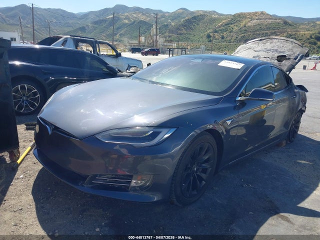 2018 Tesla Model S მანქანა იყიდება აუქციონზე, vin: 5YJSA1E2XJF276047, აუქციონის ნომერი: 44813767