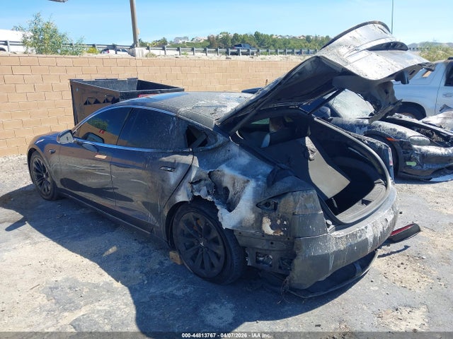 2018 Tesla Model S მანქანა იყიდება აუქციონზე, vin: 5YJSA1E2XJF276047, აუქციონის ნომერი: 44813767