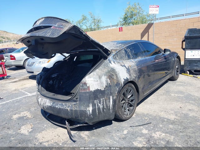 2018 Tesla Model S მანქანა იყიდება აუქციონზე, vin: 5YJSA1E2XJF276047, აუქციონის ნომერი: 44813767
