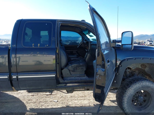 Продажа на аукционе авто 2001 Chevrolet Silverado 2500hd Lt, vin: 1GCHK29U21E194825, номер лота: 44813768