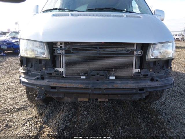 44813775 :رقم المزاد ، WV2NB47032H022951 vin ، 2002 Volkswagen Eurovan Mv مزاد بيع