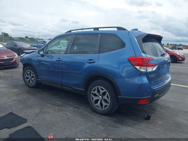 44813781 :رقم المزاد ، JF2SKAFC5MH458443 vin ، 2021 Subaru Forester Premium مزاد بيع