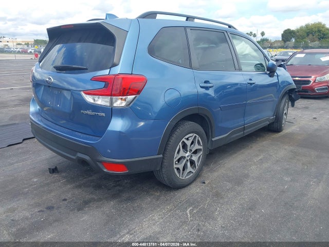 44813781 :رقم المزاد ، JF2SKAFC5MH458443 vin ، 2021 Subaru Forester Premium مزاد بيع
