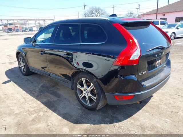 2011 VOLVO XC60 YV4902DZ2B2189637 Photo 2