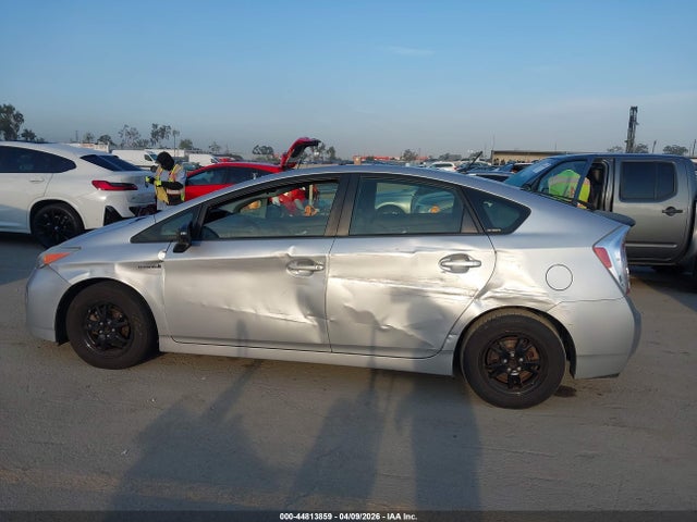 Toyota Prius Two 2014 JTDKN3DU7E0383838 Image 13