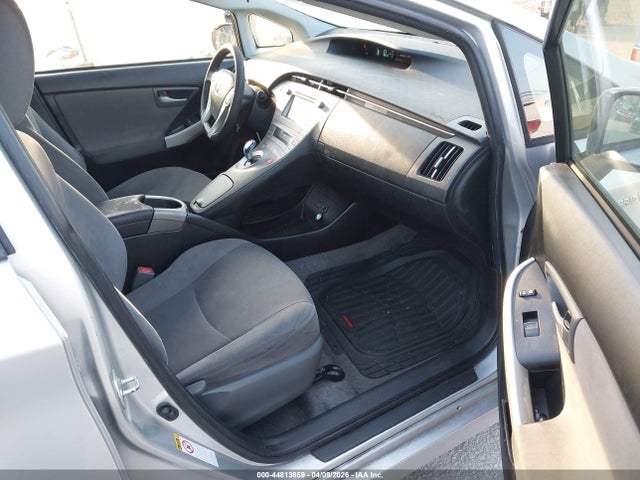 Toyota Prius Two 2014 JTDKN3DU7E0383838 Image 5