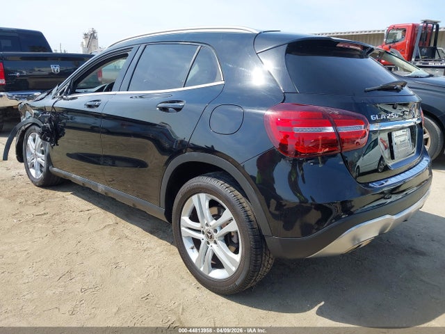 WDCTG4GB1KU001431 Mercedes-Benz Gla 250 4matic