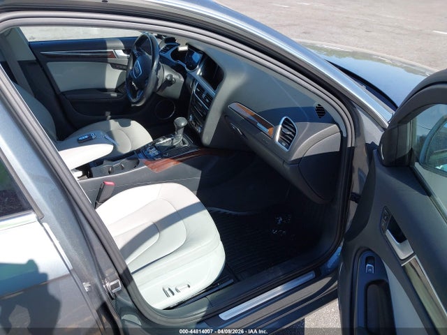 2013 Audi A4 2.0t Premium მანქანა იყიდება აუქციონზე, vin: WAUFFAFL7DN037715, აუქციონის ნომერი: 44814007