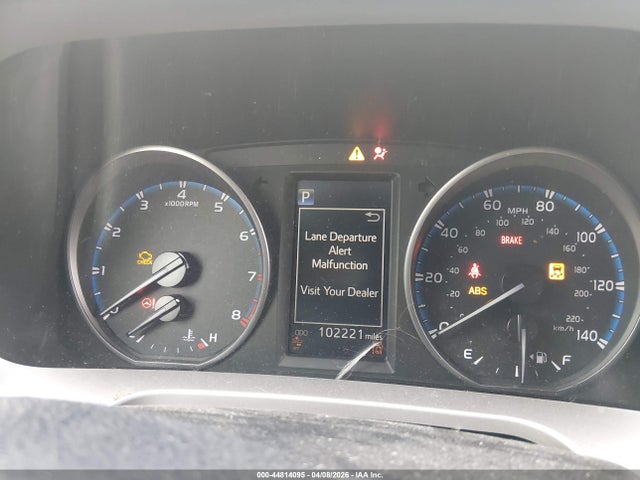 JTMZFREV4JJ183624 Toyota RAV4 LE