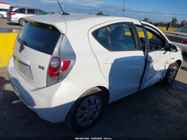 JTDKDTB33E1566676 Toyota Prius C Three