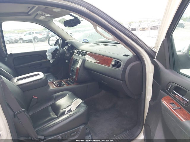 44814516 :رقم المزاد ، 1GNSKCE00BR384672 vin ، 2011 Chevrolet Tahoe Ltz مزاد بيع