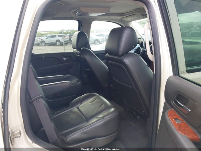 44814516 :رقم المزاد ، 1GNSKCE00BR384672 vin ، 2011 Chevrolet Tahoe Ltz مزاد بيع