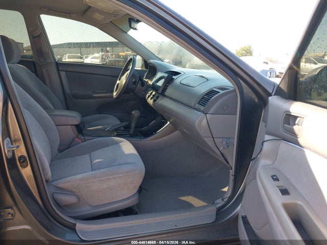 2003 Toyota Camry Le მანქანა იყიდება აუქციონზე, vin: 4T1BE32K83U656563, აუქციონის ნომერი: 44814669