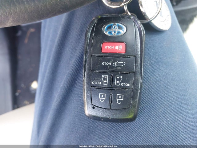 44814791 :رقم المزاد ، 5TDYRKEC0NS106234 vin ، 2022 Toyota Sienna Xle مزاد بيع