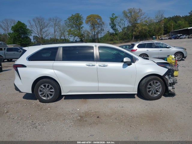 44814791 :رقم المزاد ، 5TDYRKEC0NS106234 vin ، 2022 Toyota Sienna Xle مزاد بيع