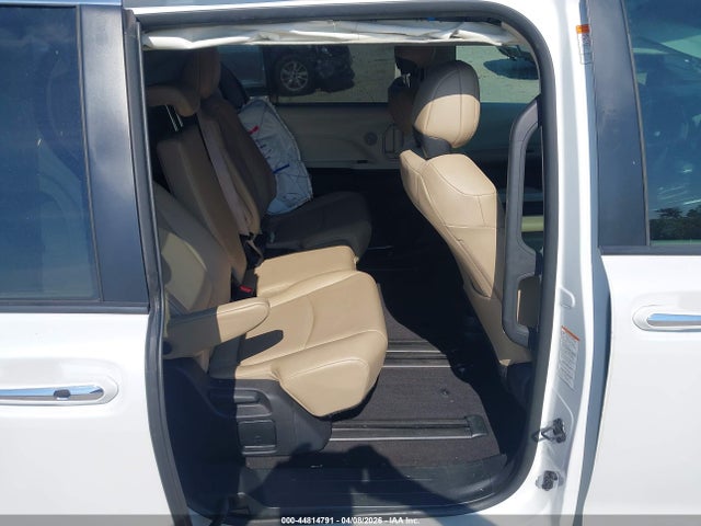 44814791 :رقم المزاد ، 5TDYRKEC0NS106234 vin ، 2022 Toyota Sienna Xle مزاد بيع