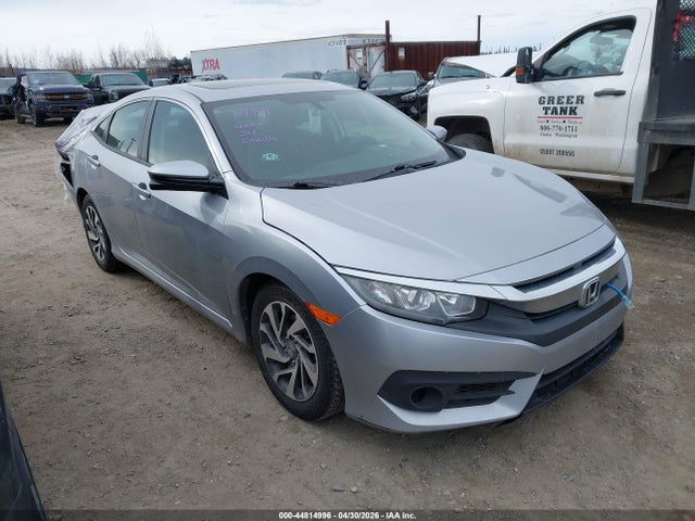 Honda CIVIC EX 2018 2HGFC2F75JH592074 Image 1