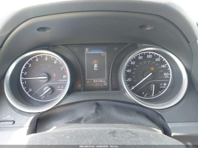 44815143 :رقم المزاد ، 4T1B11HK5JU669145 vin ، 2018 Toyota Camry Le مزاد بيع