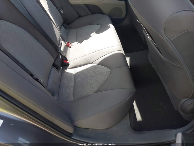 44815143 :رقم المزاد ، 4T1B11HK5JU669145 vin ، 2018 Toyota Camry Le مزاد بيع