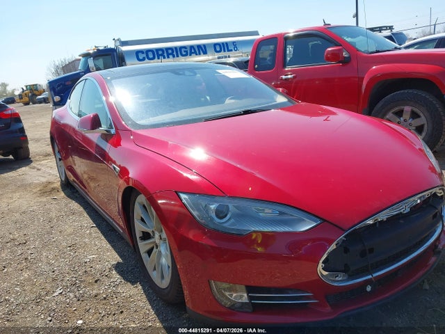 44815291 :رقم المزاد ، 5YJSA1H14FFP74870 vin ، 2015 Tesla Model S 60/70/85 مزاد بيع