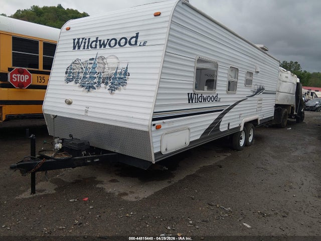 44815440 :رقم المزاد ، 4X4TWDC255R334411 vin ، 2005 Forest River Wildwood Le 27bh Travel Trailer مزاد بيع