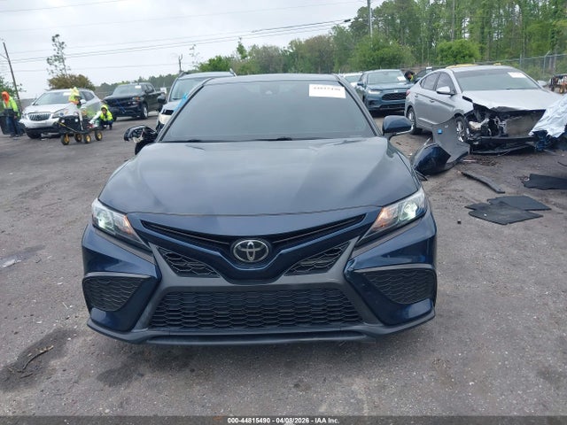 2021 Toyota Camry Se მანქანა იყიდება აუქციონზე, vin: 4T1T11AK8MU605992, აუქციონის ნომერი: 44815490