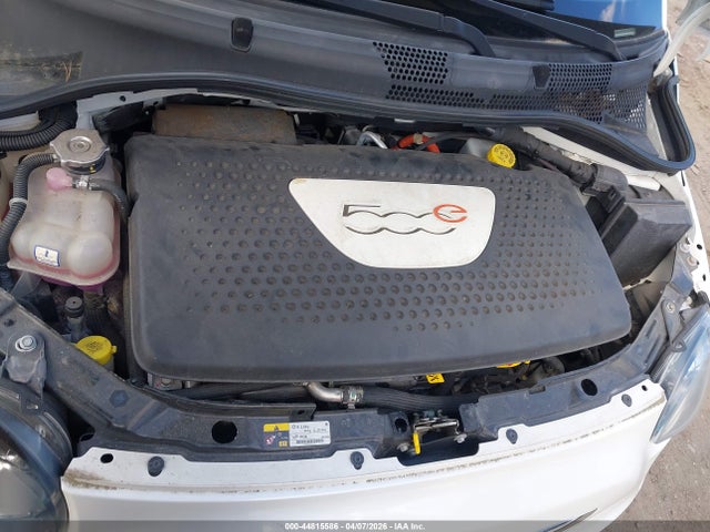 2015 FIAT 500E 3C3CFFGE0FT749929 Photo 9