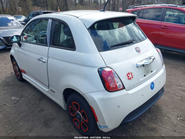 2015 FIAT 500E 3C3CFFGE0FT749929 Photo 2