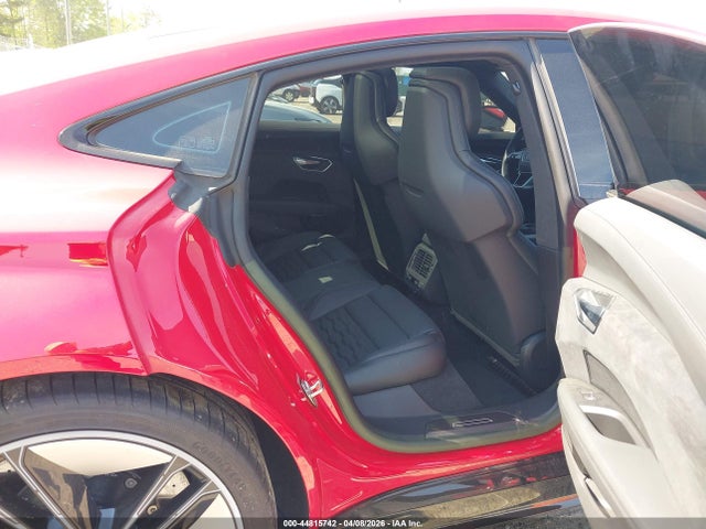 44815742 :رقم المزاد ، WAUBHBFW9P7900290 vin ، 2023 Audi Rs E-tron Gt Quattro مزاد بيع