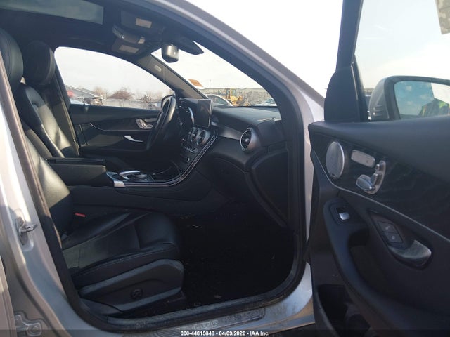44815848 :رقم المزاد ، WDC0G4KB1HV005895 vin ، 2017 Mercedes-benz Glc 300 4matic مزاد بيع