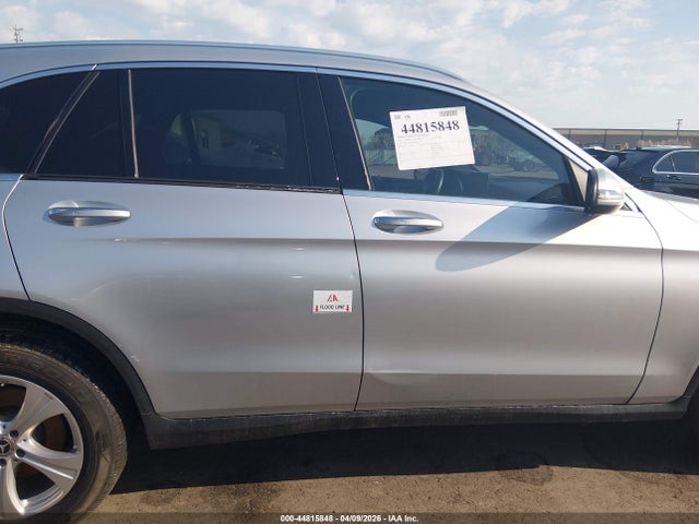 44815848 :رقم المزاد ، WDC0G4KB1HV005895 vin ، 2017 Mercedes-benz Glc 300 4matic مزاد بيع
