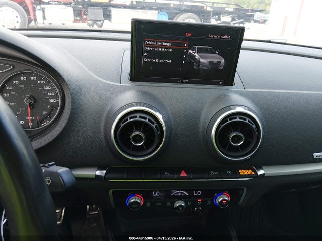 44815906 :رقم المزاد ، WAUBFGFF2F1045582 vin ، 2015 Audi A3 2.0t Premium مزاد بيع