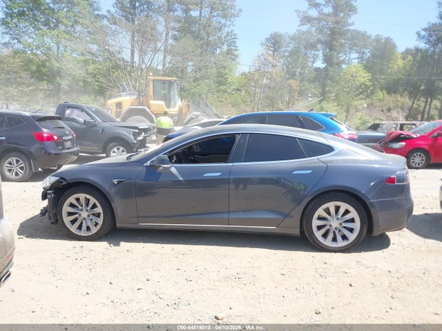 2017 Tesla Model S 60/75 მანქანა იყიდება აუქციონზე, vin: 5YJSA1E14HF208957, აუქციონის ნომერი: 44816015