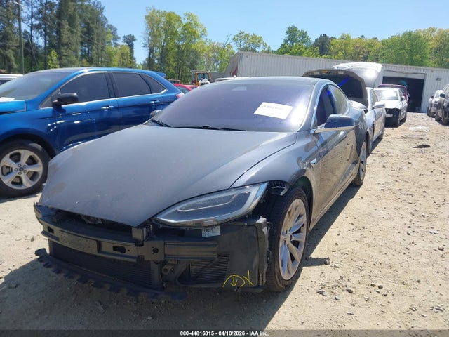 2017 Tesla Model S 60/75 მანქანა იყიდება აუქციონზე, vin: 5YJSA1E14HF208957, აუქციონის ნომერი: 44816015