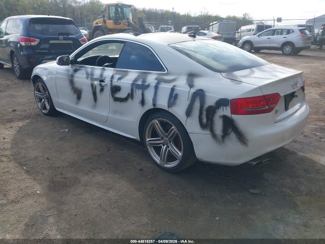 2010 AUDI S5 WAUCVAFR9AA062886 Photo 2
