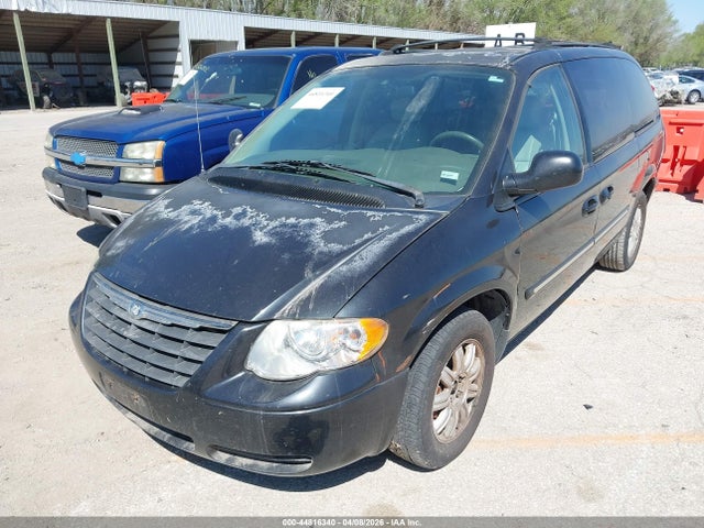 2005 CHRYSLER TOWN & COUNTRY 2C4GP54L55R208559 Photo 1
