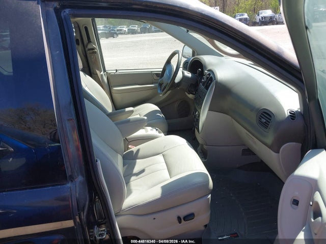 2005 CHRYSLER TOWN & COUNTRY 2C4GP54L55R208559 Photo 4