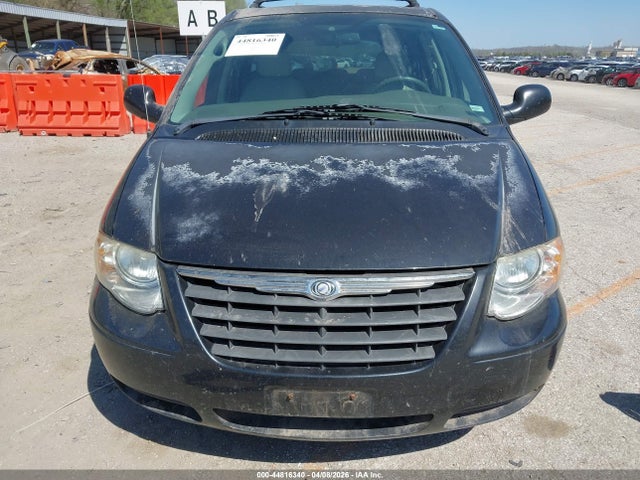 2005 CHRYSLER TOWN & COUNTRY 2C4GP54L55R208559 Photo 5