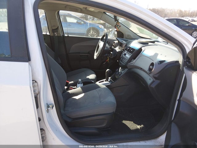 44816344 :رقم المزاد ، 1G1JA6SH6E4140196 vin ، 2014 Chevrolet Sonic Ls Auto مزاد بيع