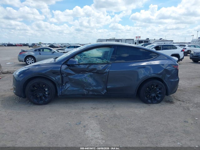 Tesla Model Y Standard Range Rear-wheel Drive 2021 5YJYGDED8MF105331 Image 13