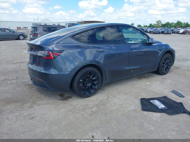 Tesla Model Y Standard Range Rear-wheel Drive 2021 5YJYGDED8MF105331 Image 4