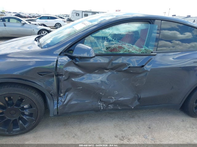 Tesla Model Y Standard Range Rear-wheel Drive 2021 5YJYGDED8MF105331 Image 6