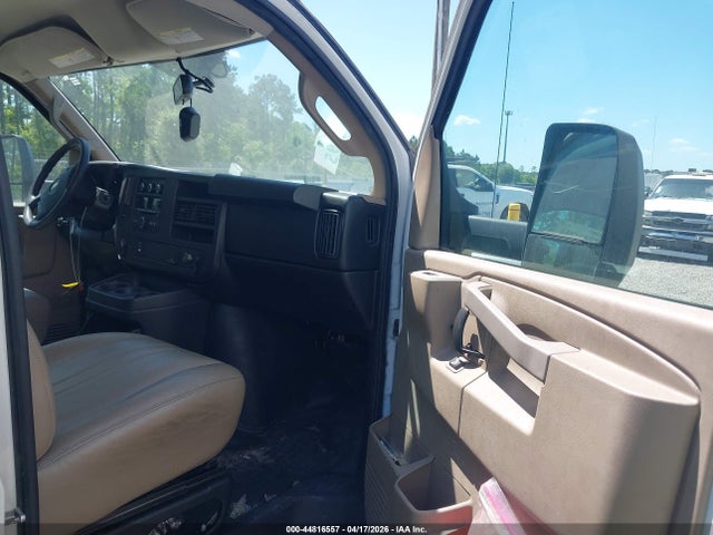 Продажа на аукционе авто 2017 Chevrolet Express Cutaway 4500 Series, vin: 1GB6GUCG8H1127370, номер лота: 44816557