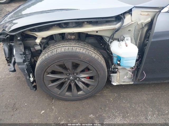 2018 Tesla Model S 100d/75d/p100d მანქანა იყიდება აუქციონზე, vin: 5YJSA1E40JF293215, აუქციონის ნომერი: 44816618