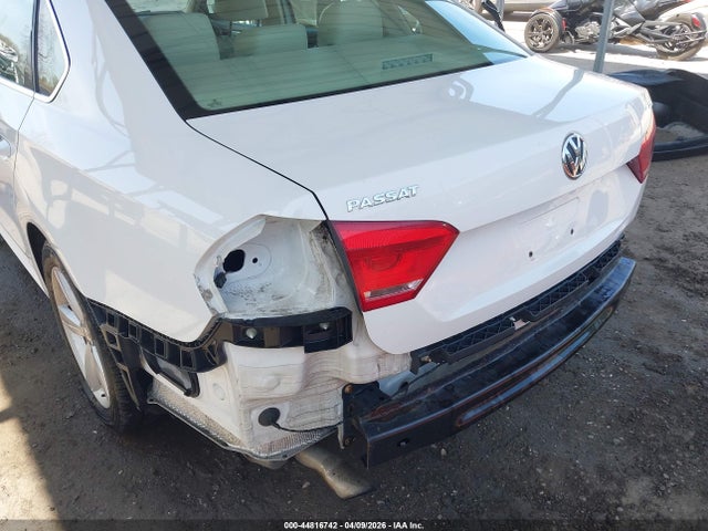 2015 Volkswagen Passat 1.8t Limited Edition მანქანა იყიდება აუქციონზე, vin: 1VWAT7A3XFC114105, აუქციონის ნომერი: 44816742