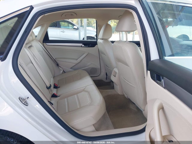 2015 Volkswagen Passat 1.8t Limited Edition მანქანა იყიდება აუქციონზე, vin: 1VWAT7A3XFC114105, აუქციონის ნომერი: 44816742